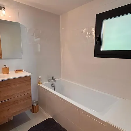 Chalet moderne 100m² pour 8 pers - Vue sur le lac - FR-1-758-44