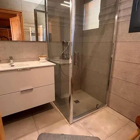 Chalet moderne 100m² pour 8 pers - Vue sur le lac - FR-1-758-44 *